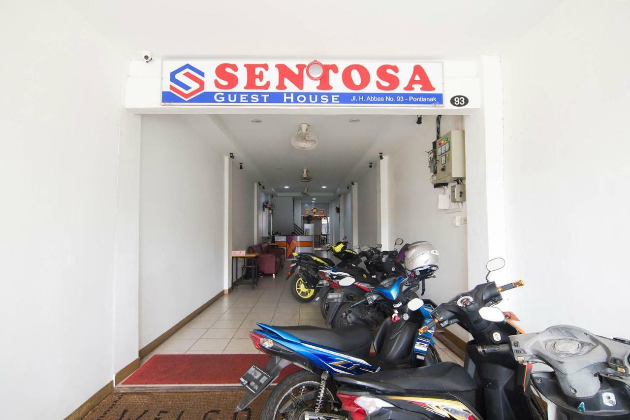 Sentosa Guest House Pontianak Exteriör bild