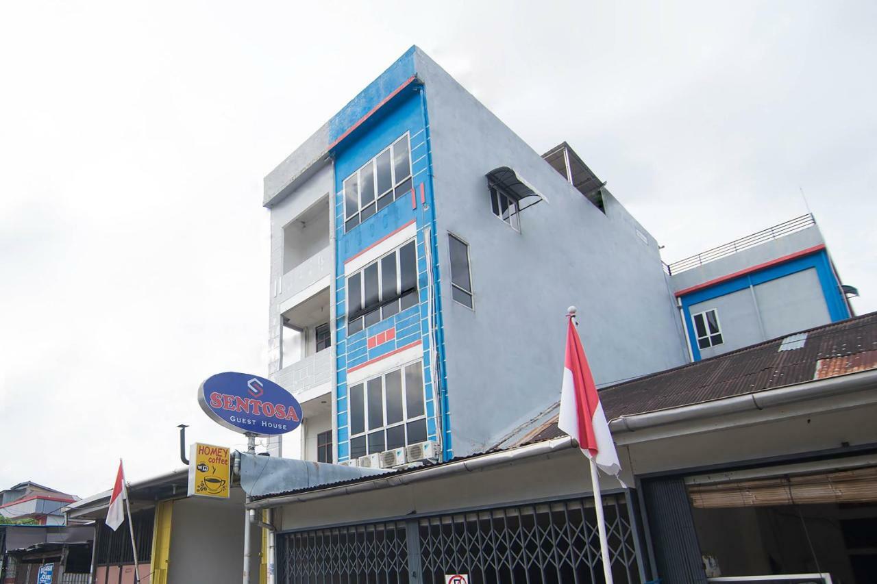 Sentosa Guest House Pontianak Exteriör bild